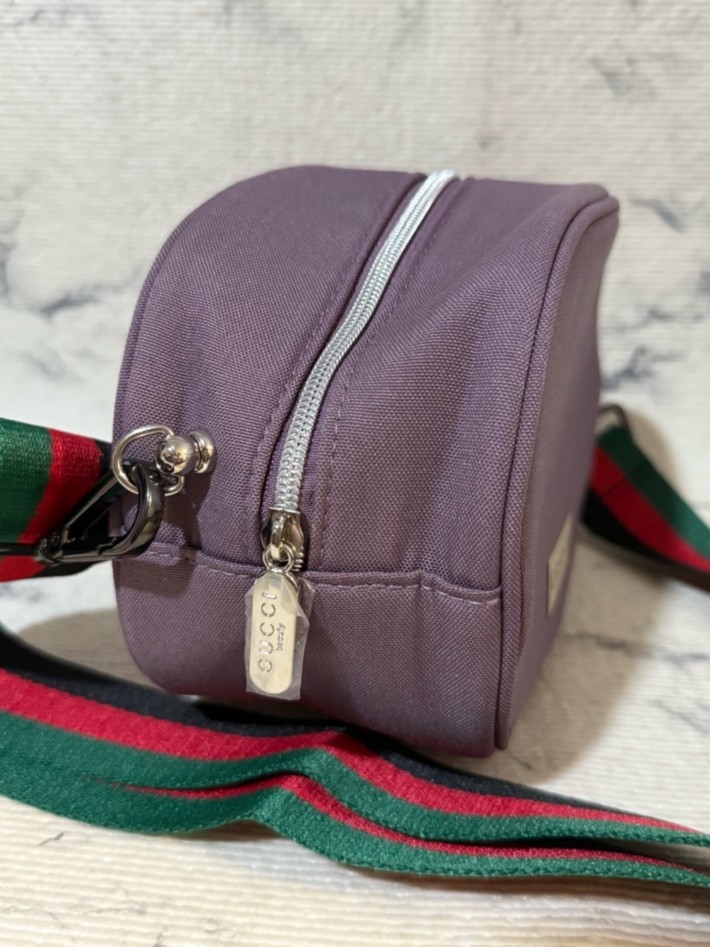 Gucci Beauty Purple Bag with Adjustable Crossbody Strap - Picture 9 of 16